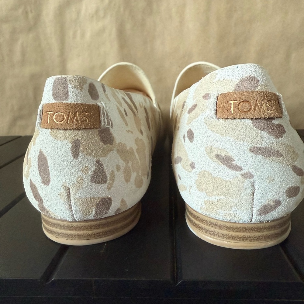TOMS NEW Darcy flat honey beige camo 9.5 super soft